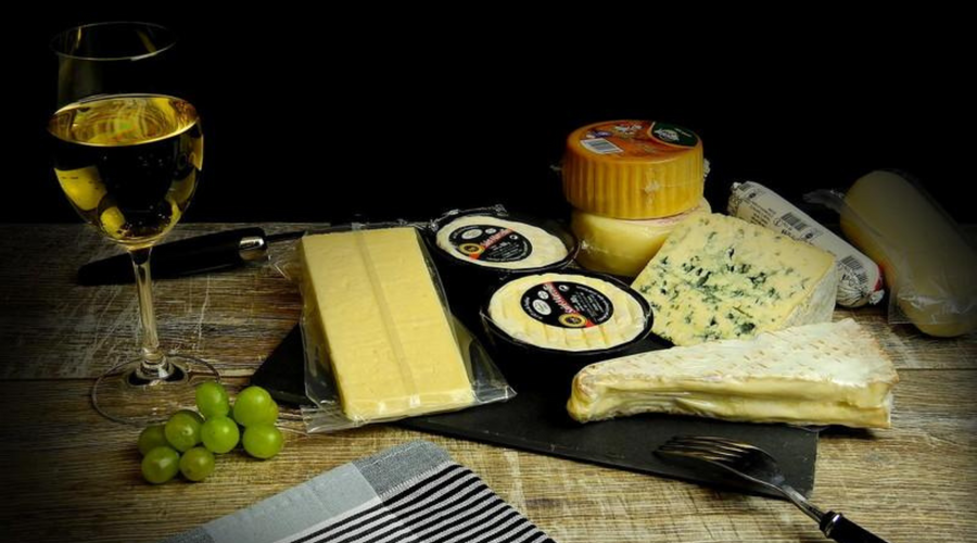 MARIDAJE DE VINOS BLANCOS Y QUESOS PARA PRINCIPIANTES: ¡5 TABLAS MÁS QUE TIENES QUE PROBAR!